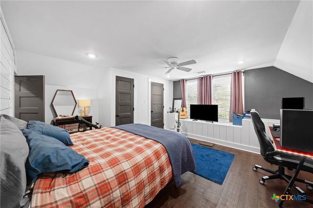 1005 E 14th Street, Cameron, TX 76520