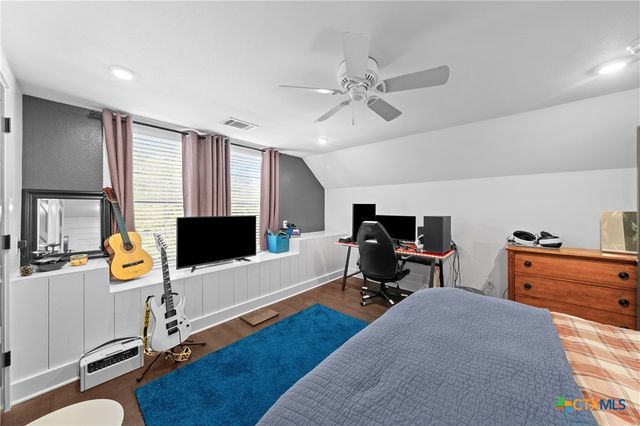 1005 E 14th Street, Cameron, TX 76520