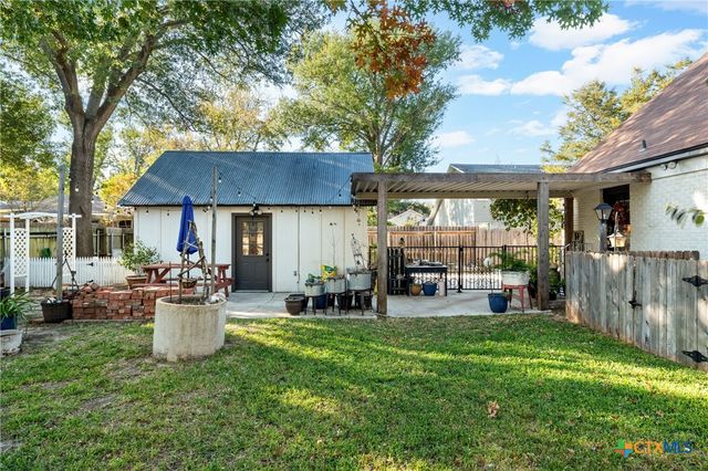 1005 E 14th Street, Cameron, TX 76520