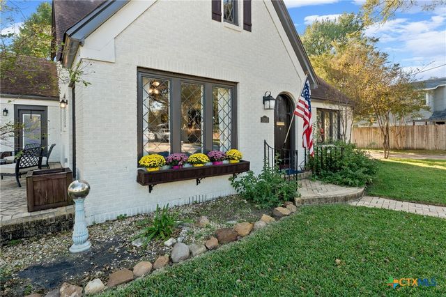 1005 E 14th Street, Cameron, TX 76520