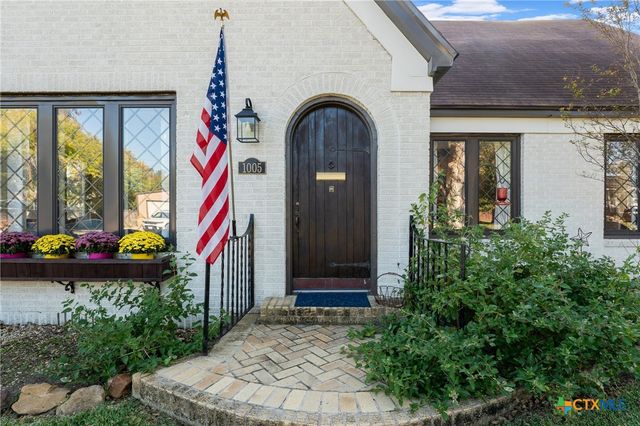 1005 E 14th Street, Cameron, TX 76520