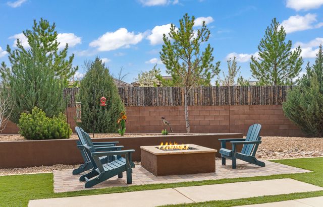 4687 Las Plazuelas, Santa Fe, NM 87507
