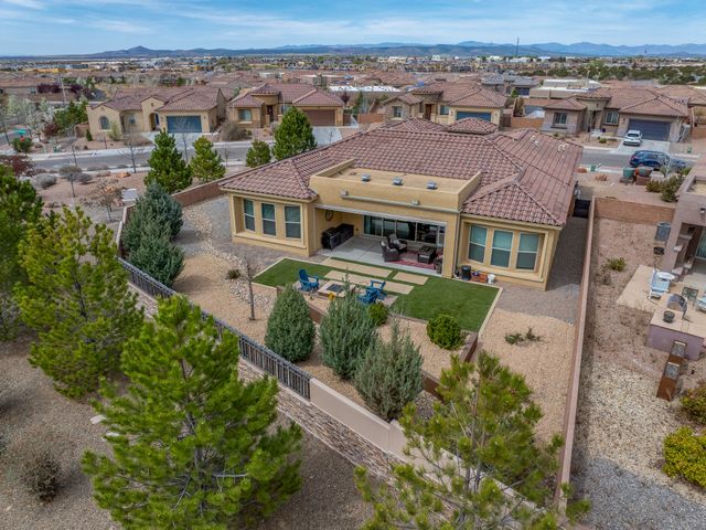 4687 Las Plazuelas, Santa Fe, NM 87507