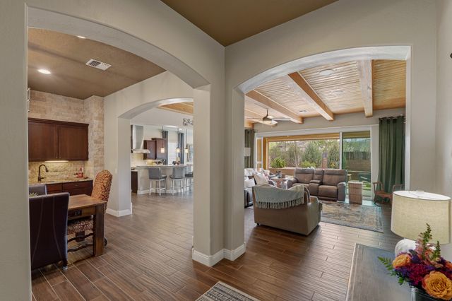 4687 Las Plazuelas, Santa Fe, NM 87507