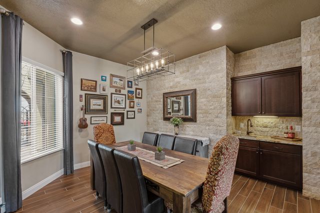 4687 Las Plazuelas, Santa Fe, NM 87507