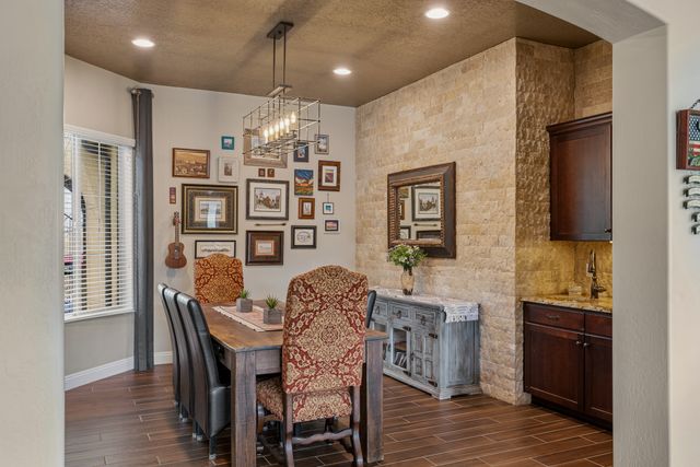 4687 Las Plazuelas, Santa Fe, NM 87507