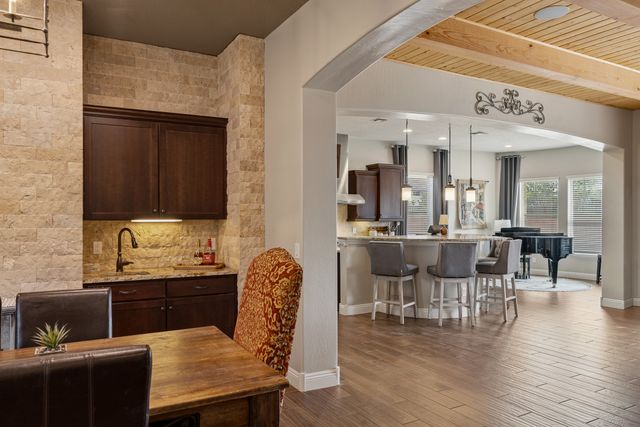 4687 Las Plazuelas, Santa Fe, NM 87507