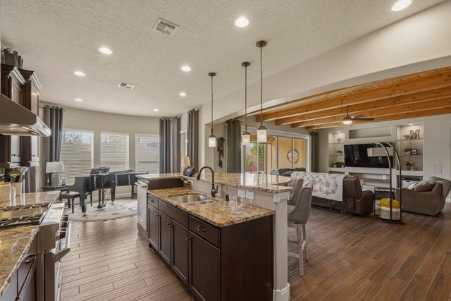 4687 Las Plazuelas, Santa Fe, NM 87507