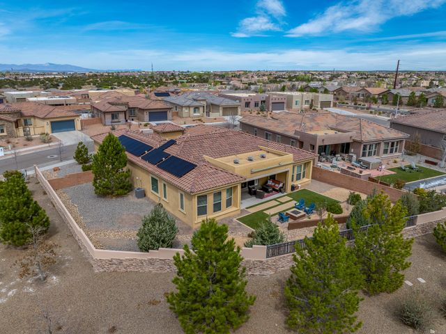 4687 Las Plazuelas, Santa Fe, NM 87507