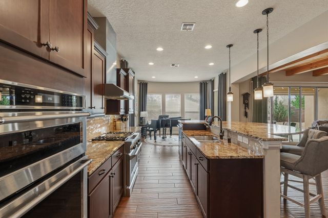 4687 Las Plazuelas, Santa Fe, NM 87507