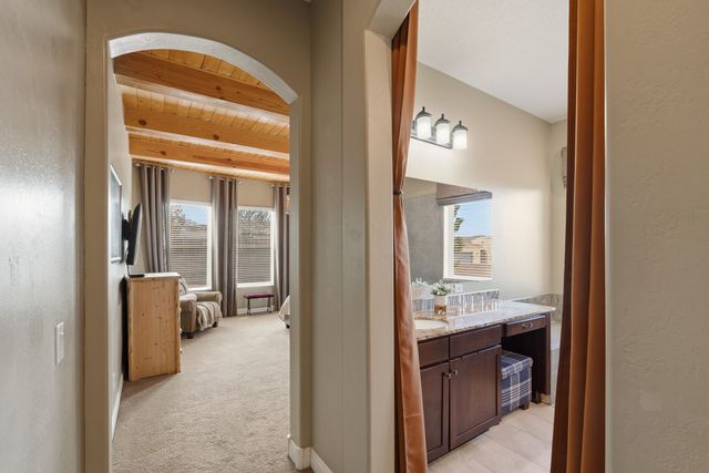 4687 Las Plazuelas, Santa Fe, NM 87507