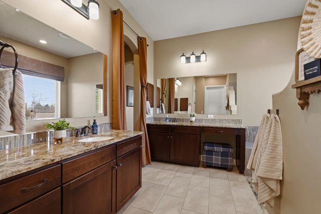 4687 Las Plazuelas, Santa Fe, NM 87507