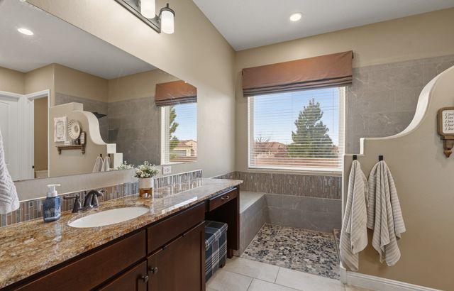 4687 Las Plazuelas, Santa Fe, NM 87507