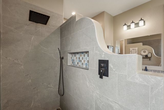 4687 Las Plazuelas, Santa Fe, NM 87507