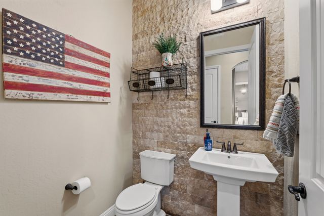 4687 Las Plazuelas, Santa Fe, NM 87507