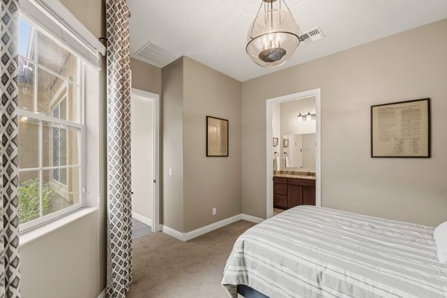 4687 Las Plazuelas, Santa Fe, NM 87507