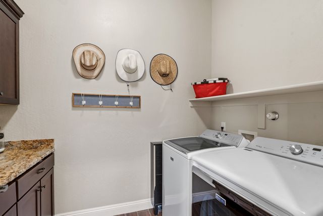 4687 Las Plazuelas, Santa Fe, NM 87507