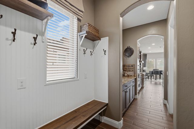 4687 Las Plazuelas, Santa Fe, NM 87507