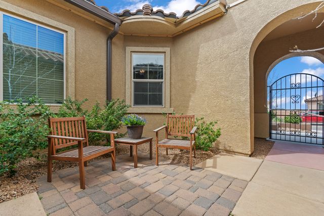 4687 Las Plazuelas, Santa Fe, NM 87507