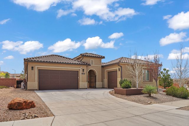 4687 Las Plazuelas, Santa Fe, NM 87507