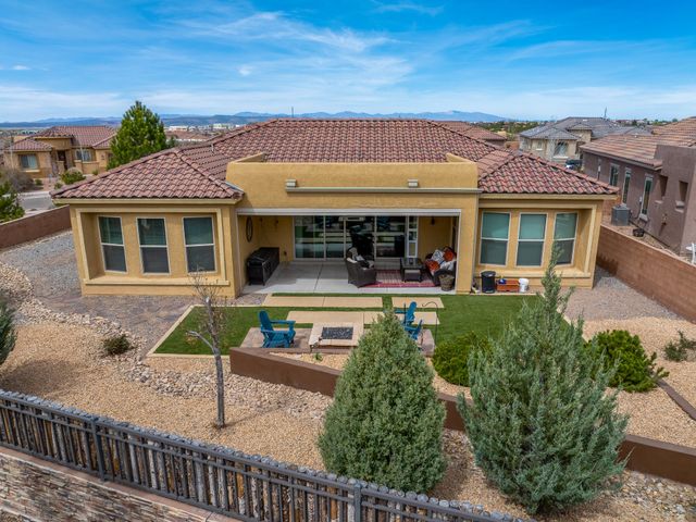 4687 Las Plazuelas, Santa Fe, NM 87507