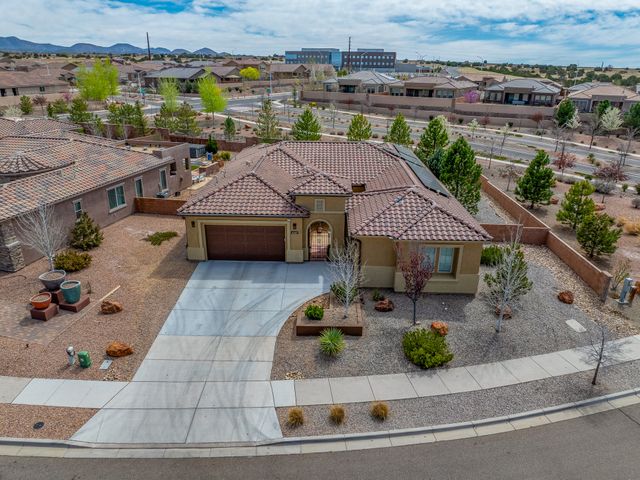 4687 Las Plazuelas, Santa Fe, NM 87507