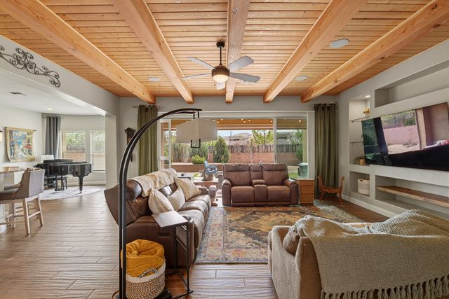 4687 Las Plazuelas, Santa Fe, NM 87507