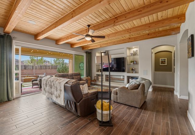 4687 Las Plazuelas, Santa Fe, NM 87507