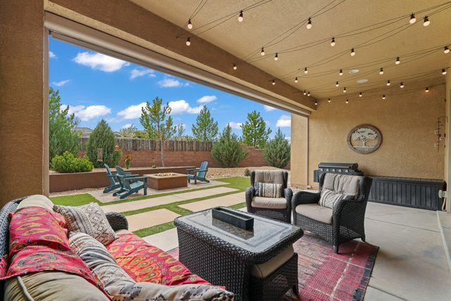 4687 Las Plazuelas, Santa Fe, NM 87507