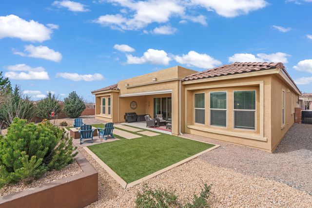 4687 Las Plazuelas, Santa Fe, NM 87507