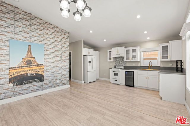 8250 Lankershim Boulevard 112, North Hollywood (los Angeles), CA 91605