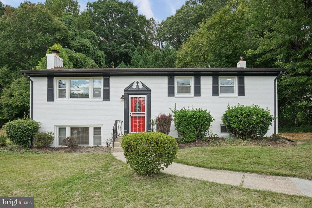 6720 BRIARCLIFF DR, Clinton, MD 20735