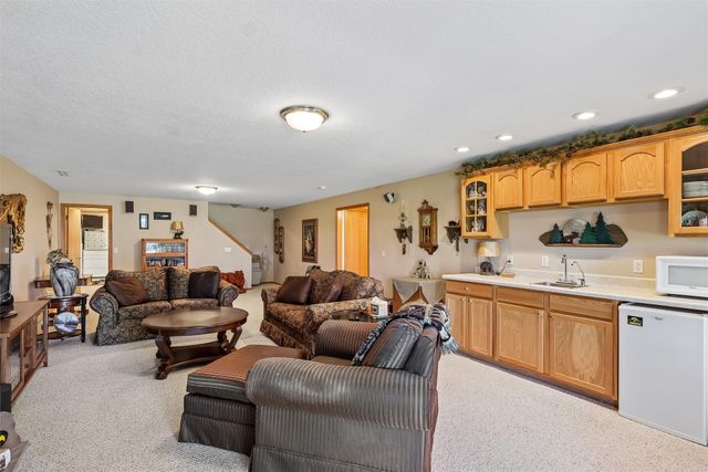 7955 Wistful Vista Drive 14, West Des Moines, IA 50266
