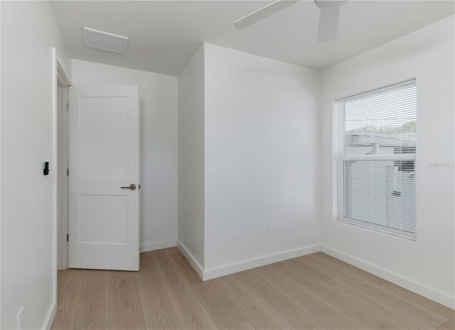 7291 8TH N, St Petersburg, FL 33702