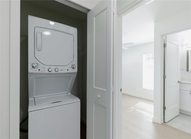 7291 8TH N, St Petersburg, FL 33702