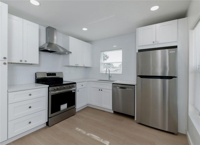 7291 8TH N, St Petersburg, FL 33702