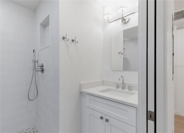 7291 8TH N, St Petersburg, FL 33702