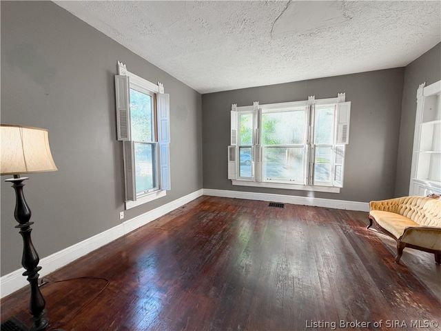 1211 E Elm Street, New Albany, IN 47150