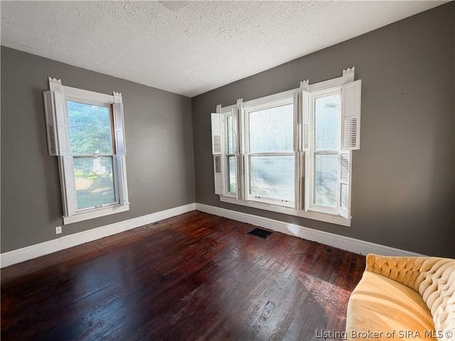 1211 E Elm Street, New Albany, IN 47150