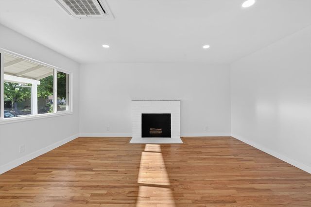 5250 Emerson Rd, Sacramento, CA 95820