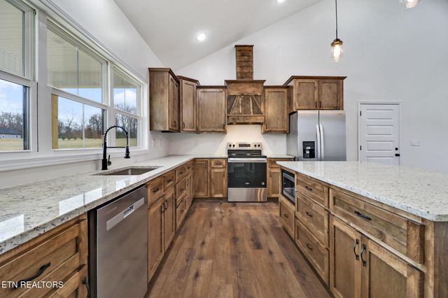 225 Georgee Rd, Jamestown, TN 38556