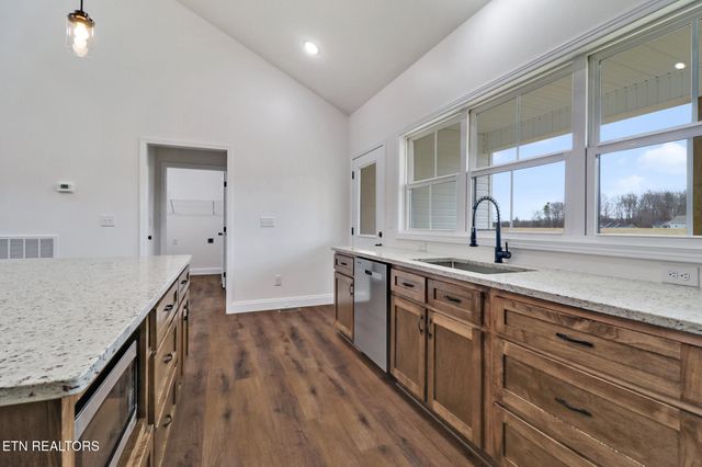 225 Georgee Rd, Jamestown, TN 38556