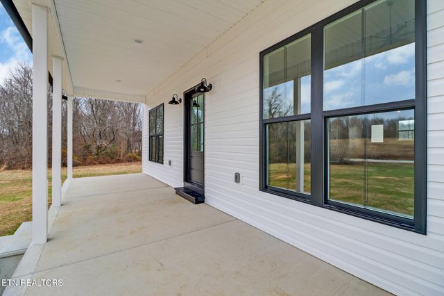 225 Georgee Rd, Jamestown, TN 38556