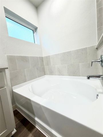 533 Shoreview Drive, Conroe, TX 77303