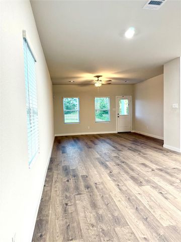 533 Shoreview Drive, Conroe, TX 77303
