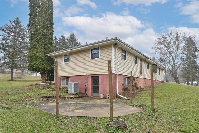 N5907 Aspen DRIVE, Burlington, WI 53105