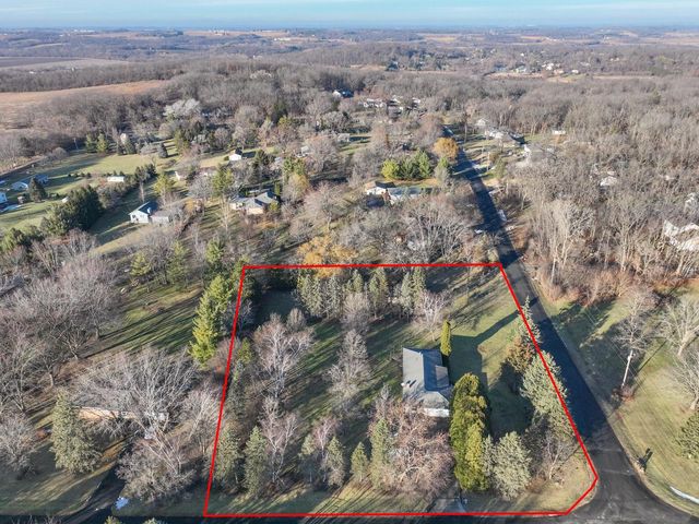 N5907 Aspen DRIVE, Burlington, WI 53105