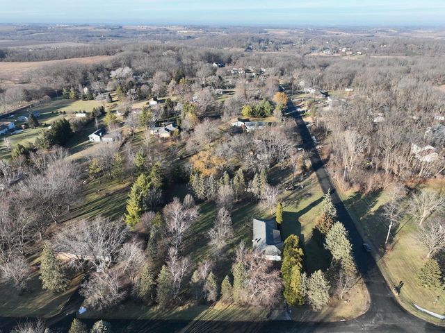 N5907 Aspen DRIVE, Burlington, WI 53105