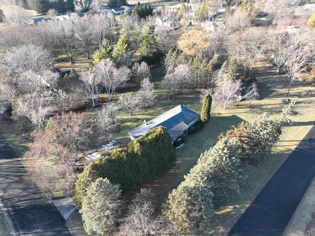 N5907 Aspen DRIVE, Burlington, WI 53105