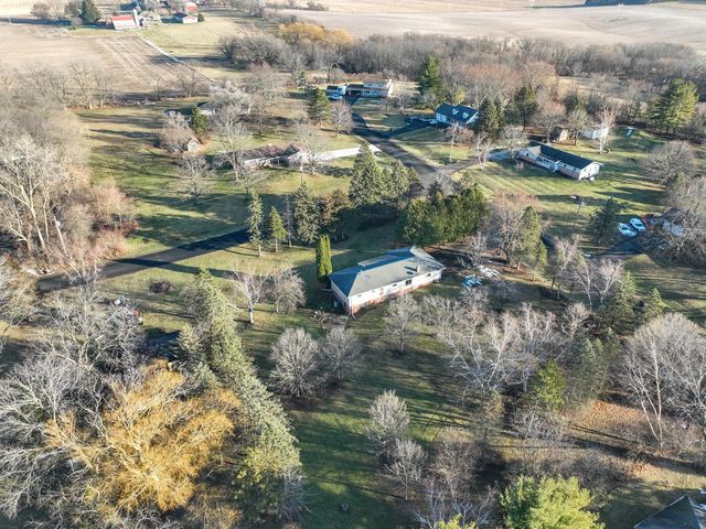 N5907 Aspen DRIVE, Burlington, WI 53105